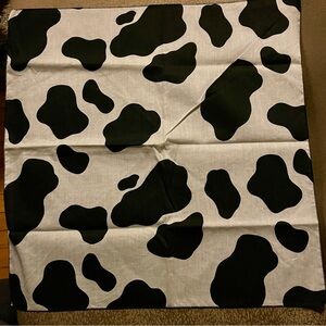 ☘️ Bandana Cow Spots Print 16x16.5”